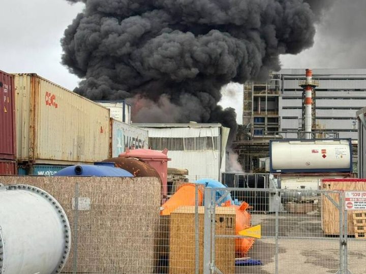 إسرائيل.. تسرب مواد خطرة من مصنع بالنقب بعد قصف إيراني وطلب إخلاء عاجل للمناطق حوله(فيديوهات)
