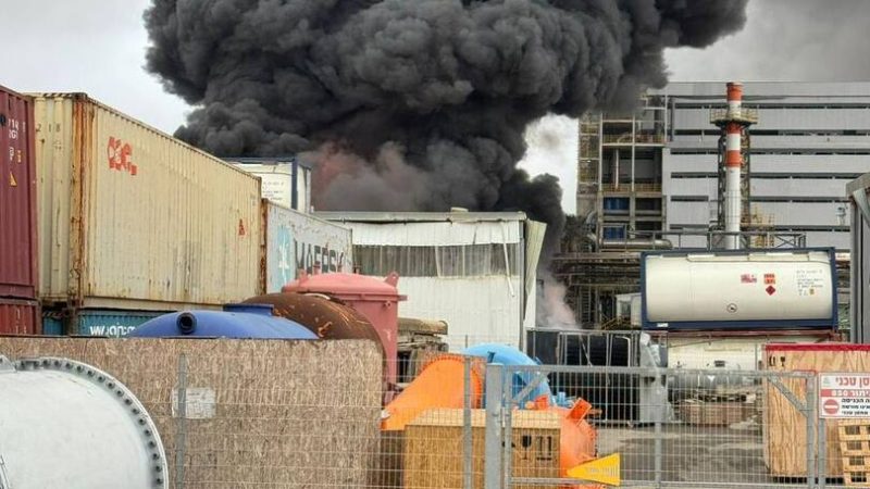 إسرائيل.. تسرب مواد خطرة من مصنع بالنقب بعد قصف إيراني وطلب إخلاء عاجل للمناطق حوله(فيديوهات)
