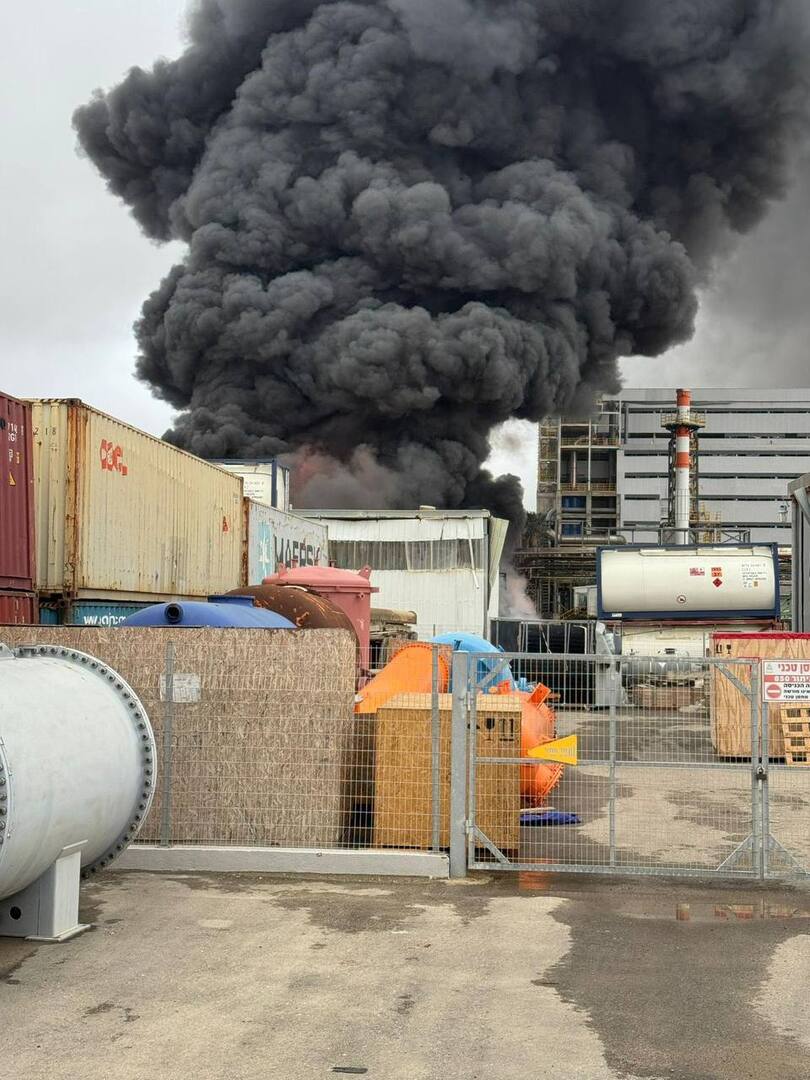 إسرائيل.. تسرب مواد خطرة من مصنع بالنقب بعد قصف إيراني وطلب إخلاء عاجل للمناطق حوله(فيديوهات)