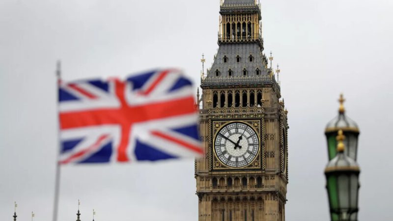 “التايمز”: بريطانيا تحوّل سفينة حربية إلى قاعدة عائمة لإزالة ألغام هرمز