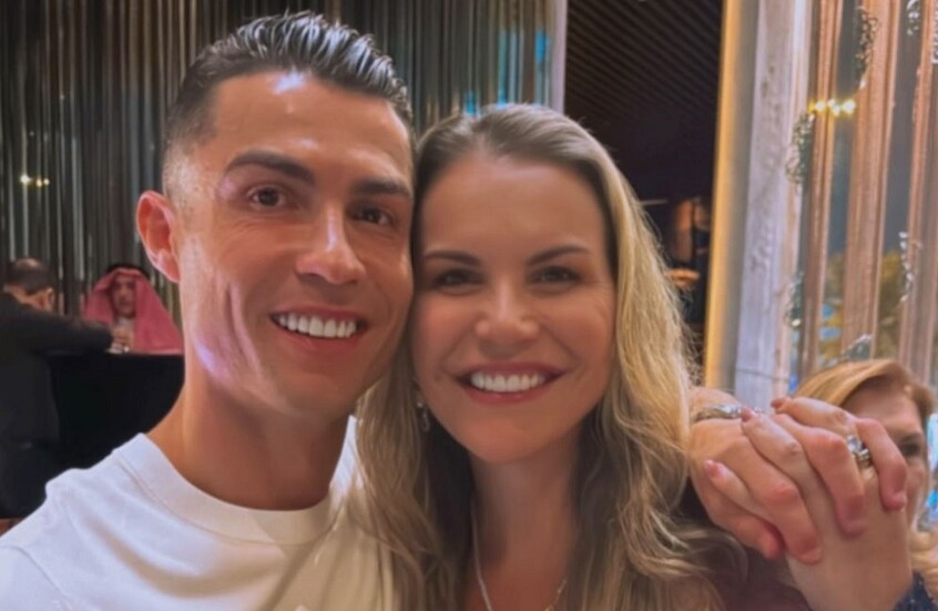 كريستيانو رونالدو يرسل مع شقيقته هدية لطبيب العائلة (صور)