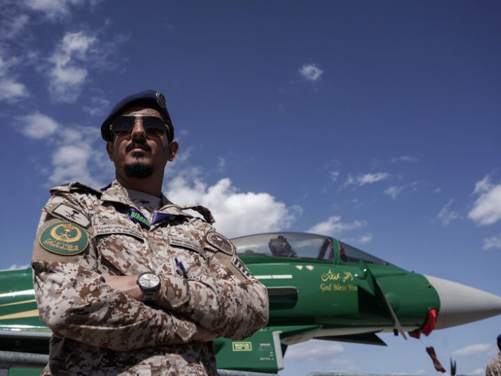 الدفاع السعودية: اعتراض 5 صواريخ باليستية باتجاه المنطقة الشرقية