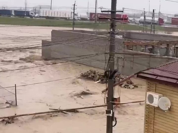 فيضانات في داغستان والشيشان جنوب روسيا تغمر عدة قرى ومناطق وتتسبب بأضرار جسيمة (فيديو)