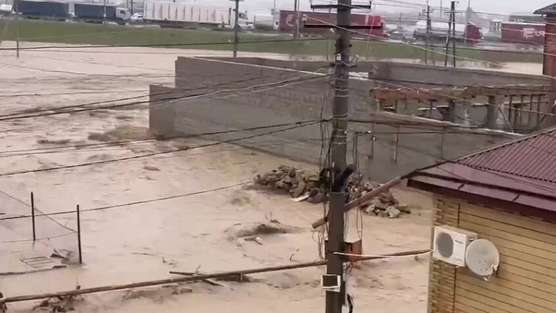 فيضانات في داغستان والشيشان جنوب روسيا تغمر عدة قرى ومناطق وتتسبب بأضرار جسيمة (فيديو)