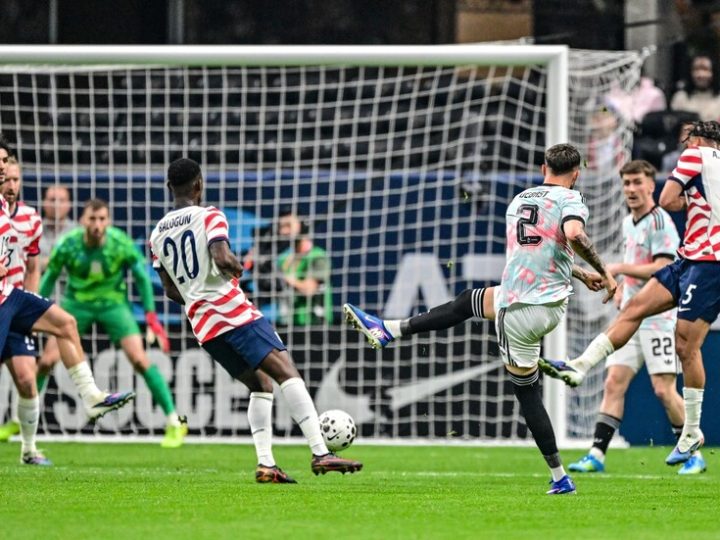 قميص أم فوضى؟.. مباراة ودية تتحول إلى كوميديا لونية