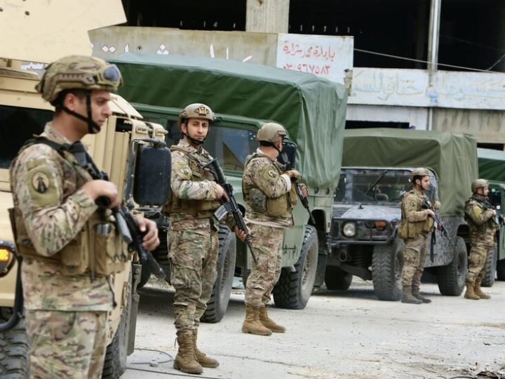 الجيش اللبناني: مقتل جندي وإصابة آخر في قصف إسرائيلي استهدف حاجزا للجيش