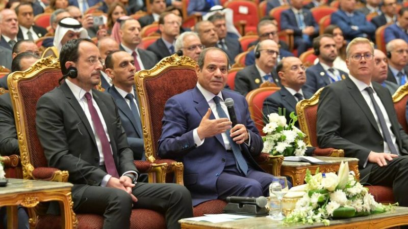 وكيل لجنة “الخارجية” في “الشيوخ” المصري يدعو لإنهاء الحرب المجنونة: لا يفهمون نفسية الإيرانيين