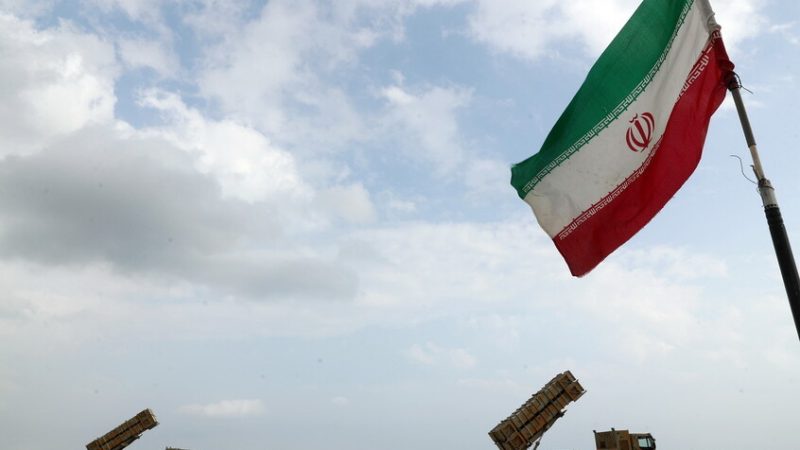 إيران تقر رسميا قانونا يفرض سيادتها وسلطة القوات المسلحة على مضيق هرمز