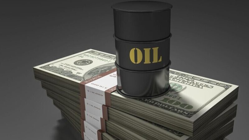 أسعار النفط ترتفع بأكثر من 3 دولارات عقب استهداف ناقلة نفط كويتية