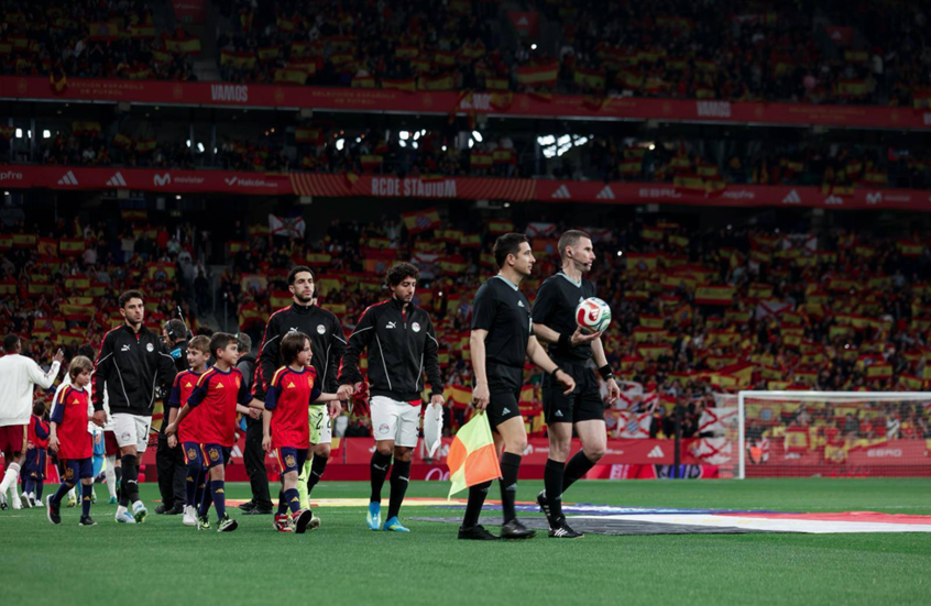 أول تعليق للاتحاد المصري على إطلاق الجماهير الإسبانية صافرات استهجان ضد النشيد المصري