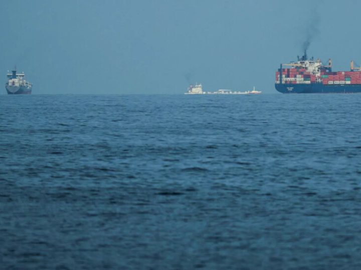 ترامب يتخلى عن هرمز.. مناورة دبلوماسية أم اعتراف بالعجز؟