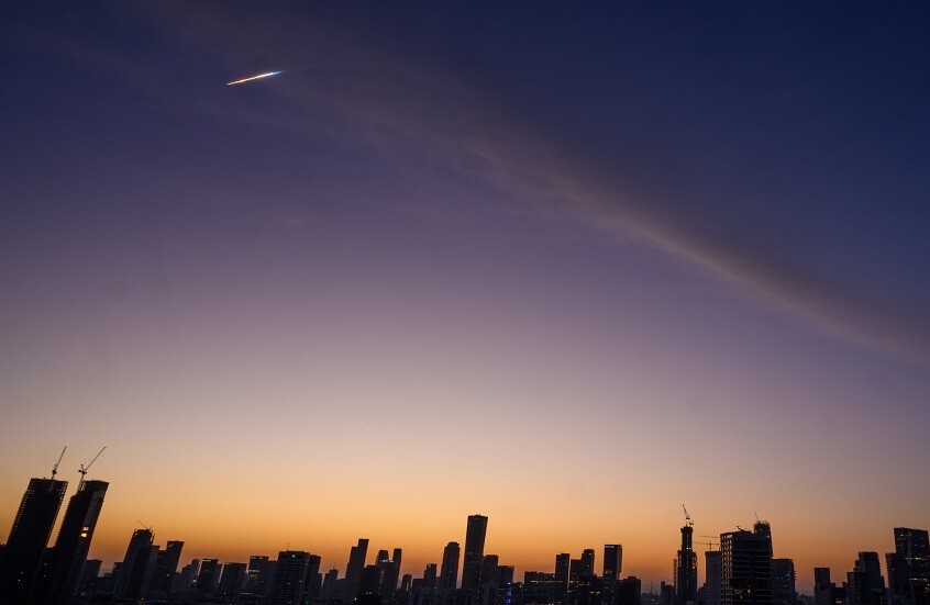 الآن.. موجات قصف صاروخي إيراني متتالية تضرب وسط إسرائيل