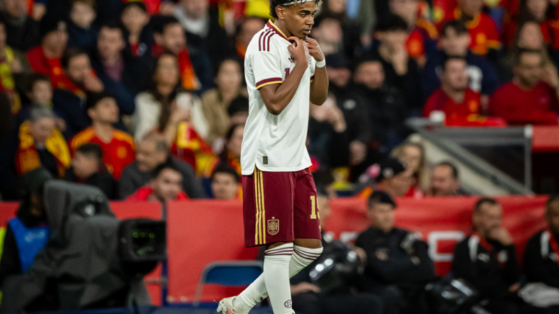 لامين جمال يصدر بيانا بعد هتاف الجماهير ضد المسلمين خلال مواجهة إسبانيا ومصر