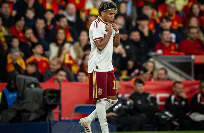 لامين جمال يصدر بيانا بعد هتاف الجماهير ضد المسلمين خلال مواجهة إسبانيا ومصر