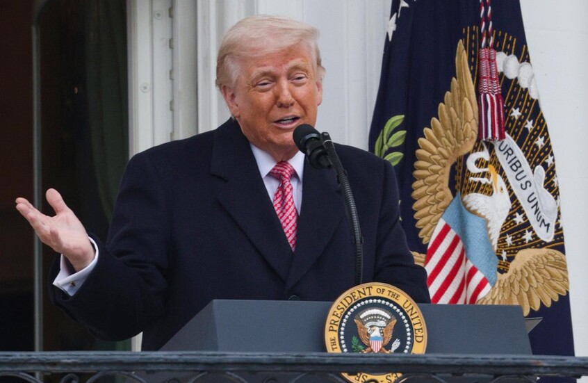 ترامب “ينكأ جراح” ماكرون: زوجته تسيء معاملته ولا يزال يترنح من الصفعة على وجهه