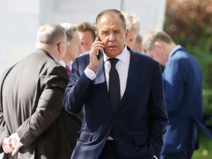 لافروف وعراقجي يبحثان هاتفيا الصراع في الشرق الأوسط