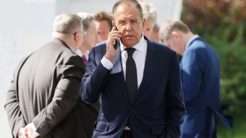 لافروف وعراقجي يبحثان هاتفيا الصراع في الشرق الأوسط