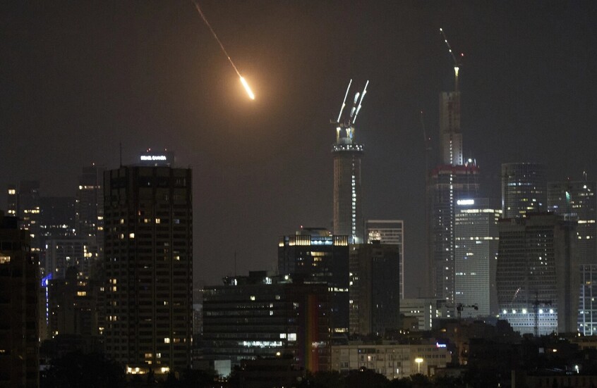 إيران تطلق موجة جديدة من الصواريخ نحو وسط إسرائيل