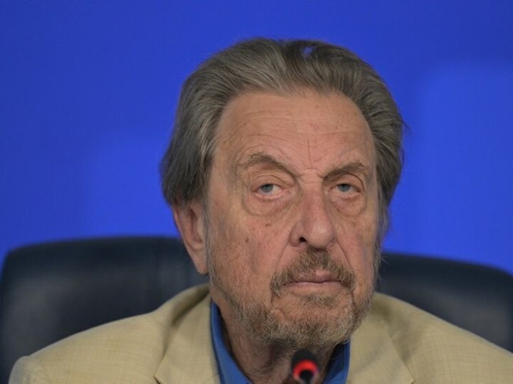 والد ماسك: 50 عائلة تحكم أوكرانيا والشعب لا صوت له