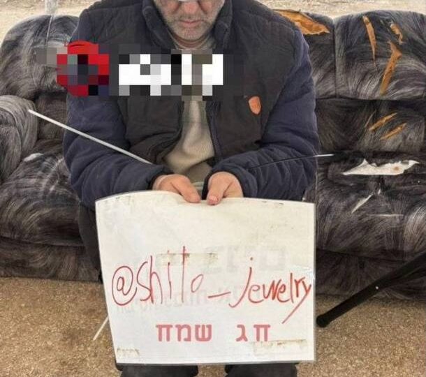 “عار وخزي وانحطاط”.. ناشطة إسرائيلية تفضح لا إنسانية جندي بالجيش ومحل مجوهرات بحق رجل فلسطيني (صورة)