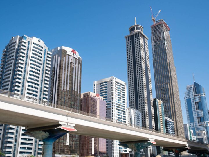 سقوط شظايا على مبنى شركة “أوراكل” في دبي