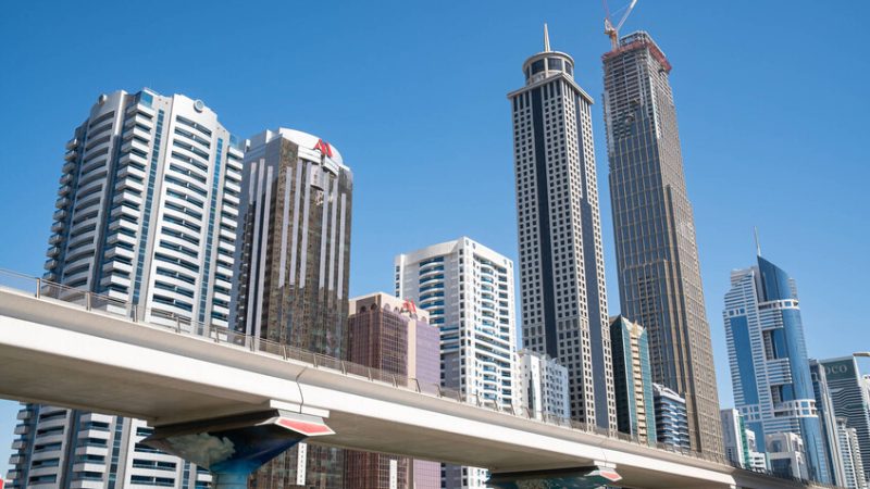 سقوط شظايا على مبنى شركة “أوراكل” في دبي