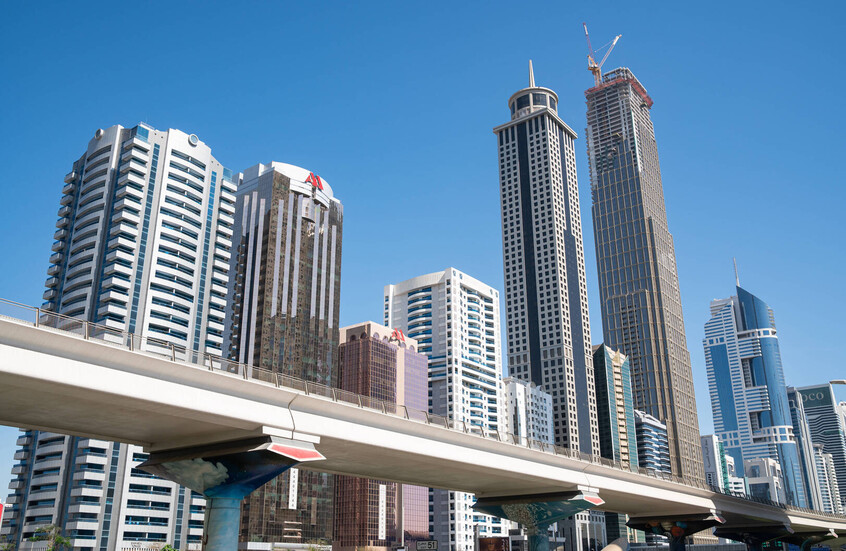 سقوط شظايا على مبنى شركة “أوراكل” في دبي