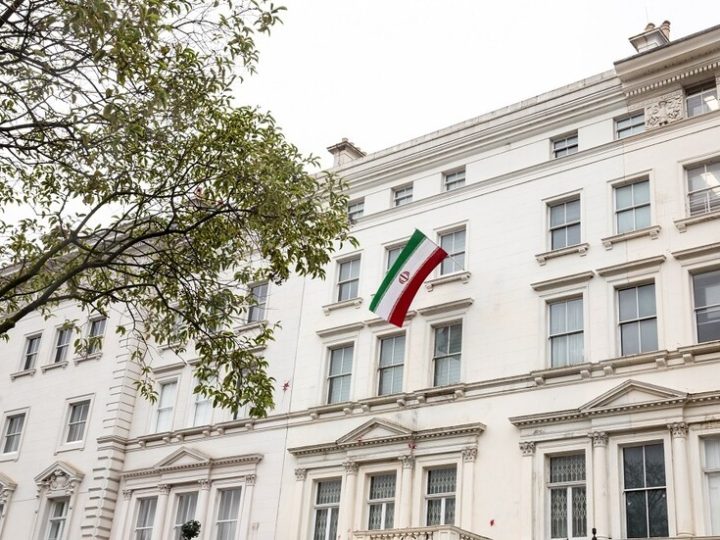 طهران تنصح الحكومة البريطانية بالوقوف في “الجانب الصحيح من التاريخ”