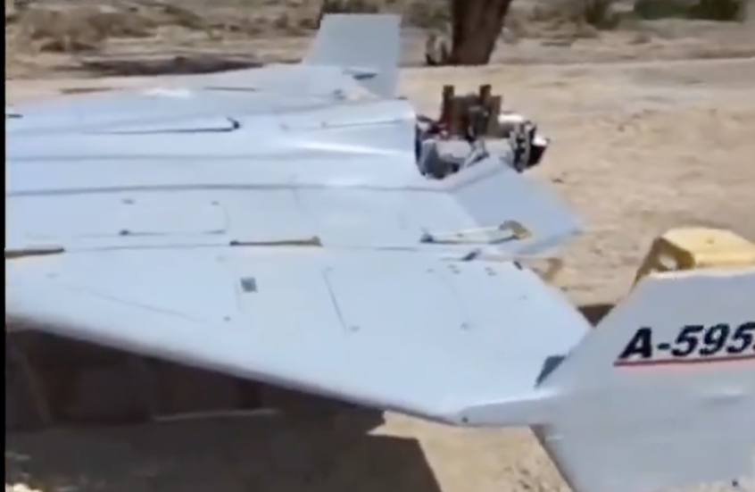 مراهقون في العراق يعرضون طائرة مسيرة “غنيمة” للبيع عبر “تيك توك”