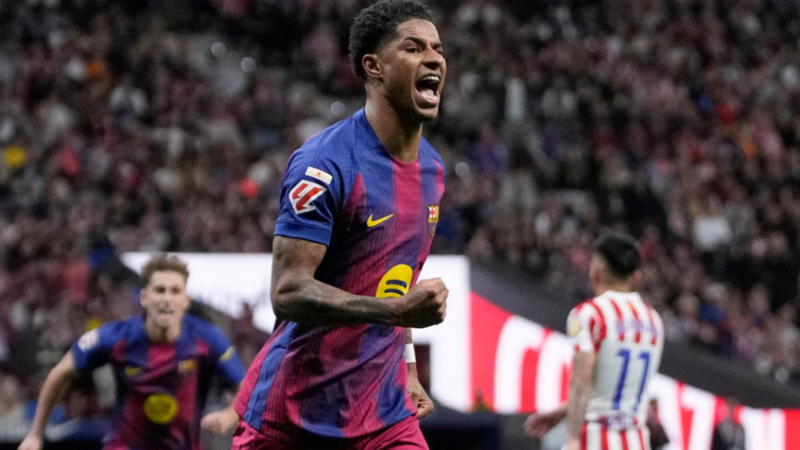 برشلونة يقلب الطاولة على أتلتيكو مدريد “المنقوص” ويحكم قبضته على صدارة “الليغا”