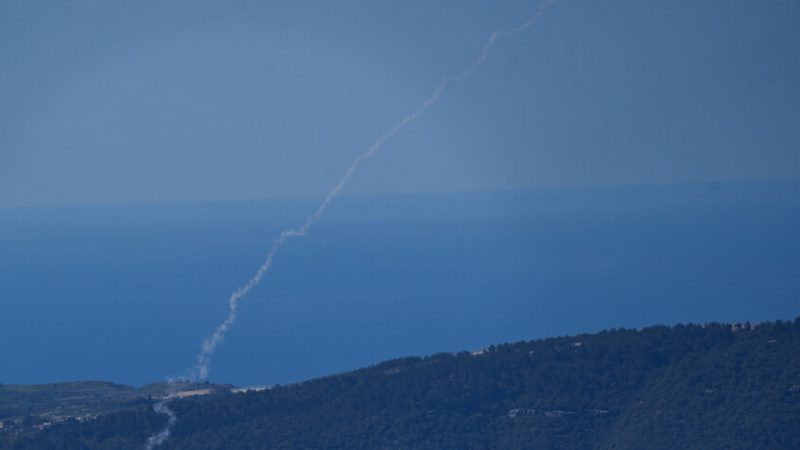 غارات إسرائيلية ليلية وهجمات صاروخية لحزب الله فجر الأحد في جنوب لبنان