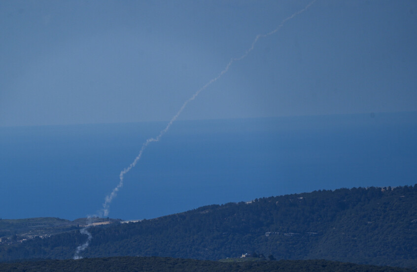 غارات إسرائيلية ليلية وهجمات صاروخية لحزب الله فجر الأحد في جنوب لبنان