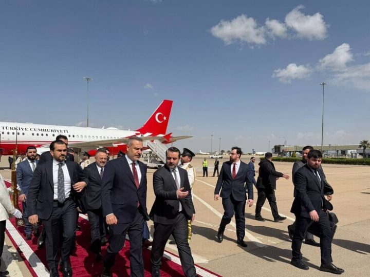 مصادر تركية: فيدان سيعقد اجتماعا ثلاثيا مع زيلينسكي والشرع في دمشق