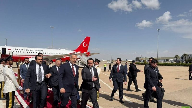 مصادر تركية: فيدان سيعقد اجتماعا ثلاثيا مع زيلينسكي والشرع في دمشق