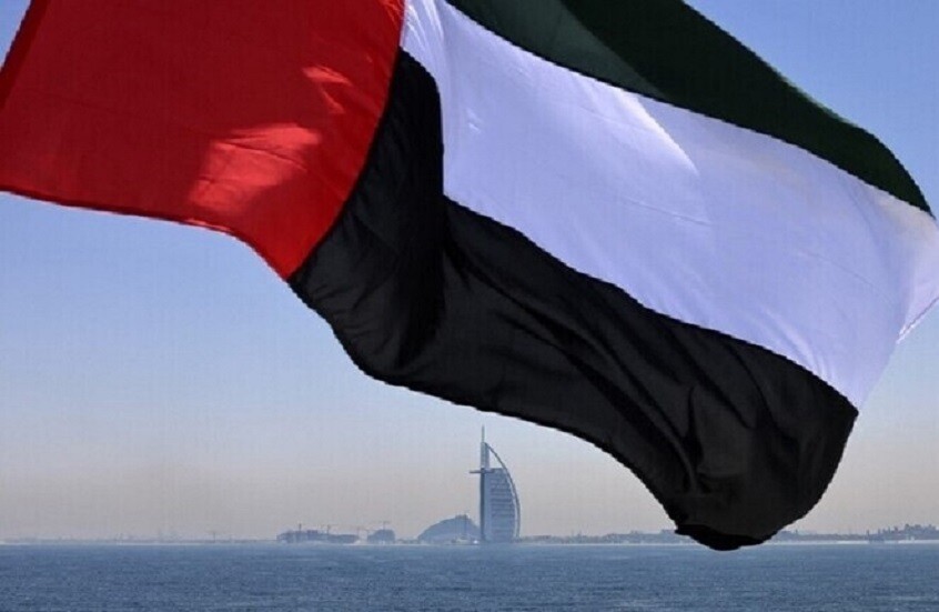 إصابة 4 أشخاص في ميناء خورفكان بالإمارات بعد سقوط شظايا مسيرة جوية