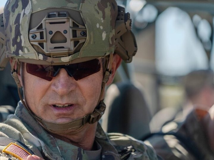 استخباراتي أمريكي: وضع الولايات المتحدة في الشرق الأوسط سيزداد سوءا والإيرانيون يملكون زمام الأمور