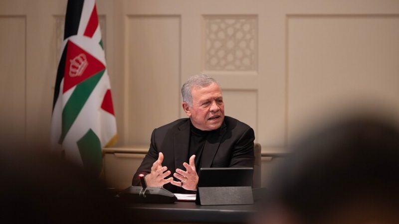 الملك عبدالله يؤكد على ضرورة الوقف الفوري للاعتداءات الإيرانية على الأردن ودول عربية