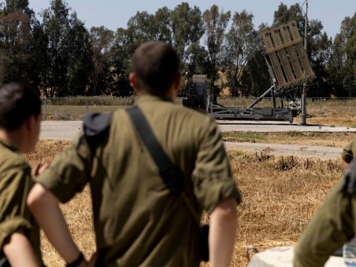 إسرائيل: اعتقال 4 جنود نظاميين في وحدة قتالية للاشتباه بتجسسهم لصالح إيران