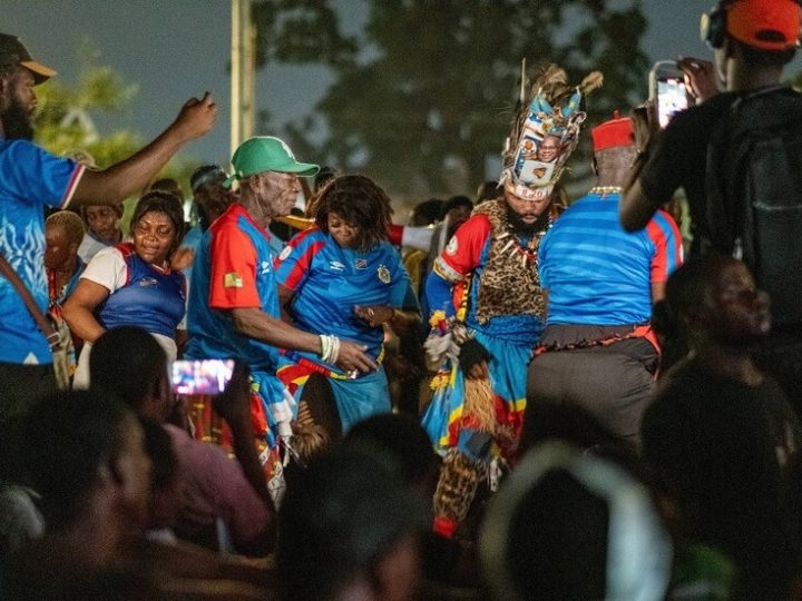 رئيس الكونغو الديمقراطية يمنح مكافآت ضخمة للاعبي بلاده بعد إنجازا طال انتظاره 52 عاما (فيديو)