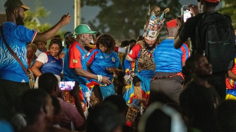 رئيس الكونغو الديمقراطية يمنح مكافآت ضخمة للاعبي بلاده بعد إنجازا طال انتظاره 52 عاما (فيديو)