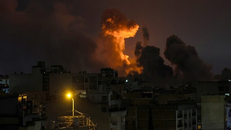 خبراء: تهديدات ترامب بتدمير محطات الكهرباء الإيرانية قد ترقى لجريمة حرب