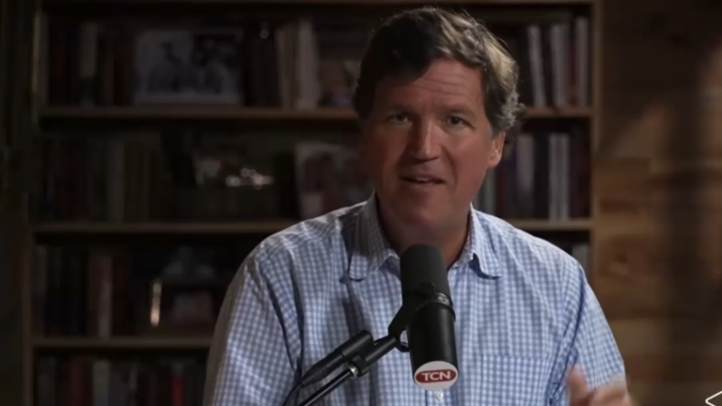 تاكر كارلسون: ترامب “يدنس المسيحية والإسلام” في عيد الفصح ولا يمكن للمؤمنين دعم جرائم الحرب