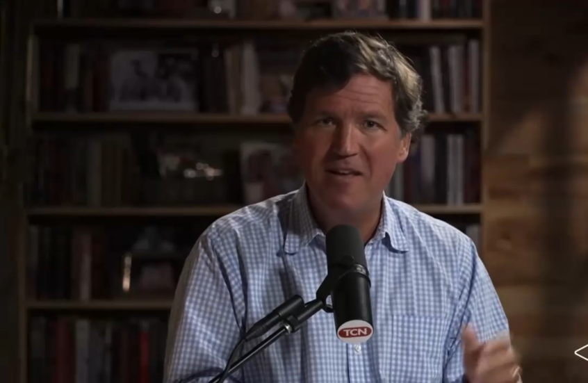 تاكر كارلسون: ترامب “يدنس المسيحية والإسلام” في عيد الفصح ولا يمكن للمؤمنين دعم جرائم الحرب