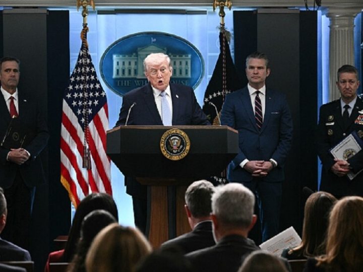 كارلسون يذكر ترامب بالمدنيين والأبرياء بعد تهديداته بتدمير بنية إيران التحتية