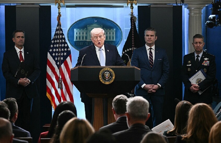 كارلسون يذكر ترامب بالمدنيين والأبرياء بعد تهديداته بتدمير بنية إيران التحتية