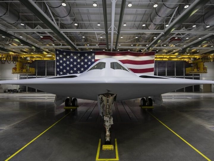 الجيش الأمريكي ينشر صورة للقاذفة B-2 ويعلق: “تمهيدا للمهمة”