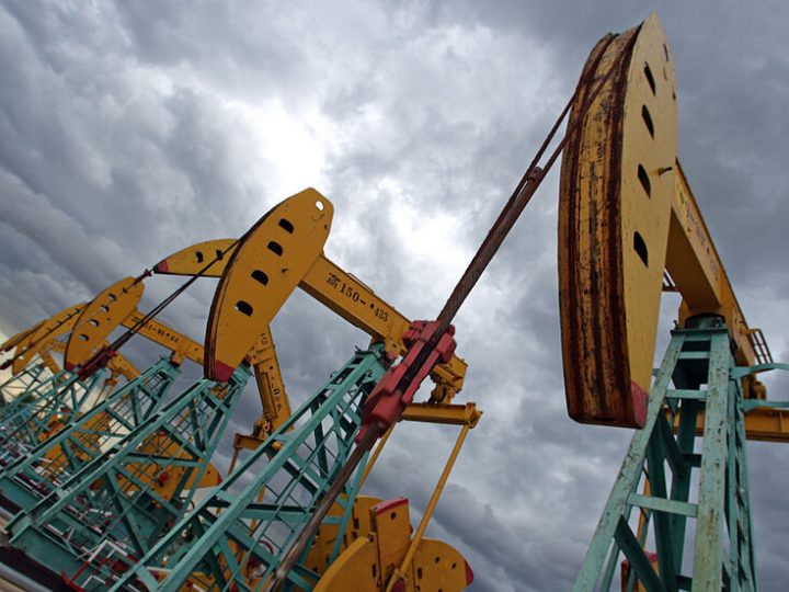 تراجع حاد في أسعار النفط بعد إعلان ترامب عن هدنة لمدة أسبوعين