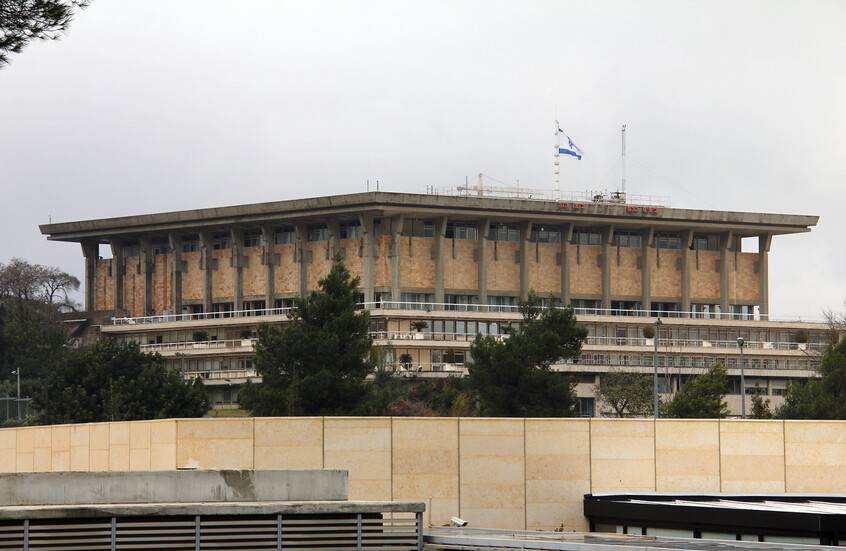 التماس ضد الحكومة الإسرائيلية والكنيست يكشف عن “فضيحة فساد” في تل أبيب