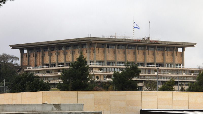 التماس ضد الحكومة الإسرائيلية والكنيست يكشف عن “فضيحة فساد” في تل أبيب