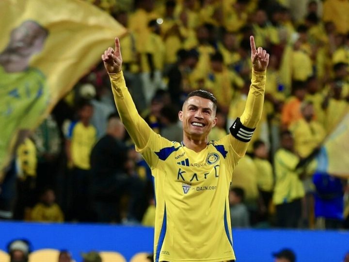 كم سعره؟.. إطلالة مميزة لكريستيانو رونالدو بطقم أحمر (صور)